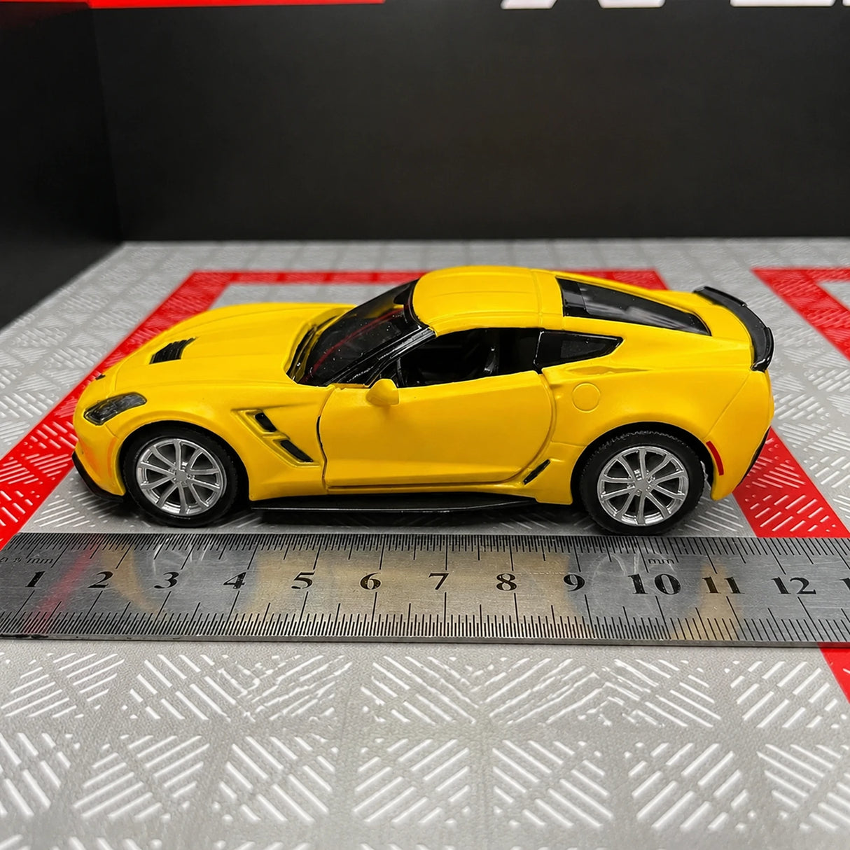 Chevrolet 2014 Corvette C7 Yellow 1:36 – Diecast Display Model Die-Cast