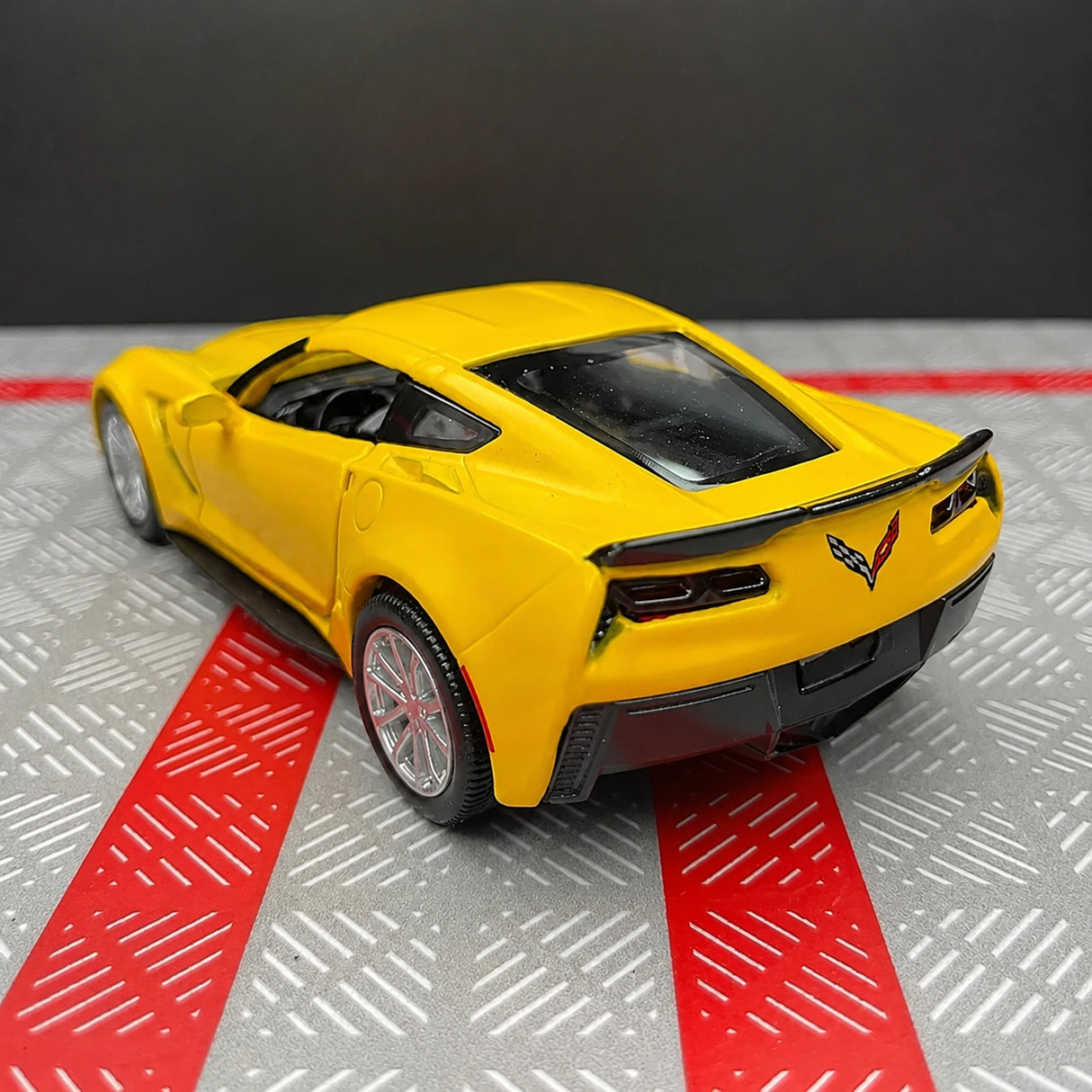 Chevrolet 2014 Corvette C7 Yellow 1:36 – Diecast Display Model Die-Cast