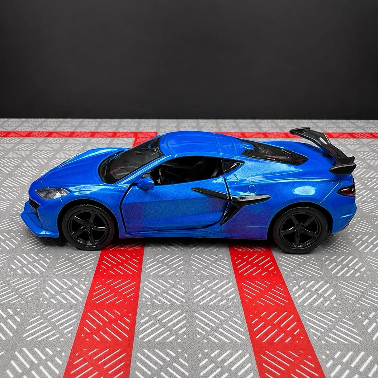 Chevrolet 2023 Corvette Z06 Blue 1:36 – Diecast Display Model Die-Cast