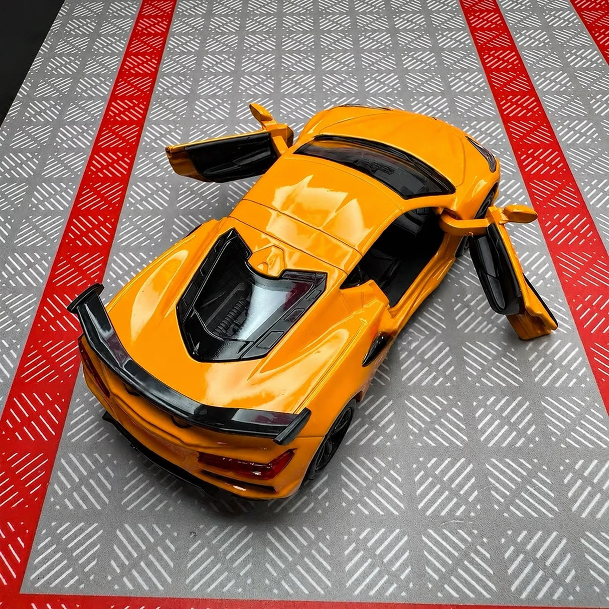 Chevrolet 2023 Corvette Z06 Orange 1:36 – Diecast Display Model Die-Cast
