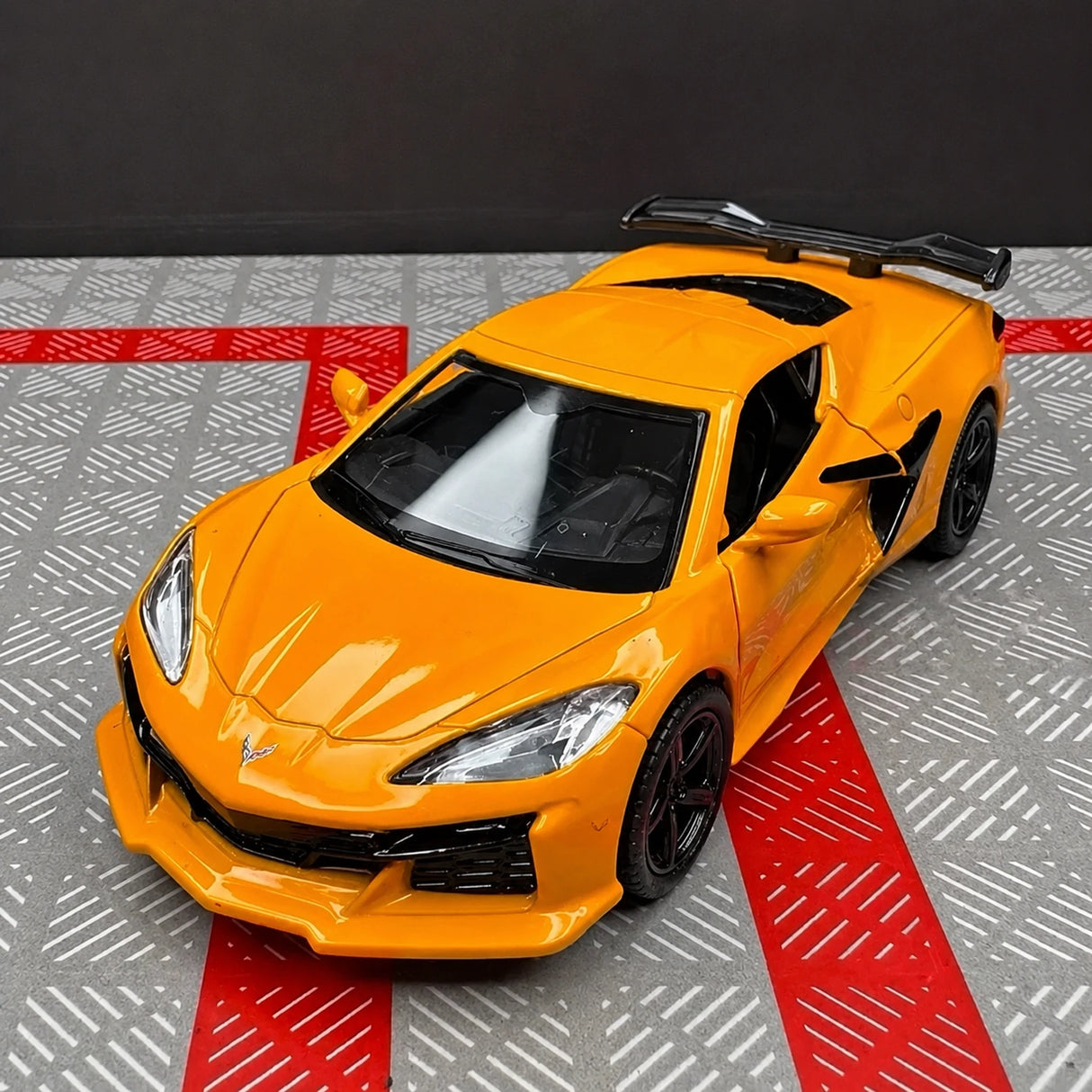 Chevrolet 2023 Corvette Z06 Orange 1:36 – Diecast Display Model Die-Cast