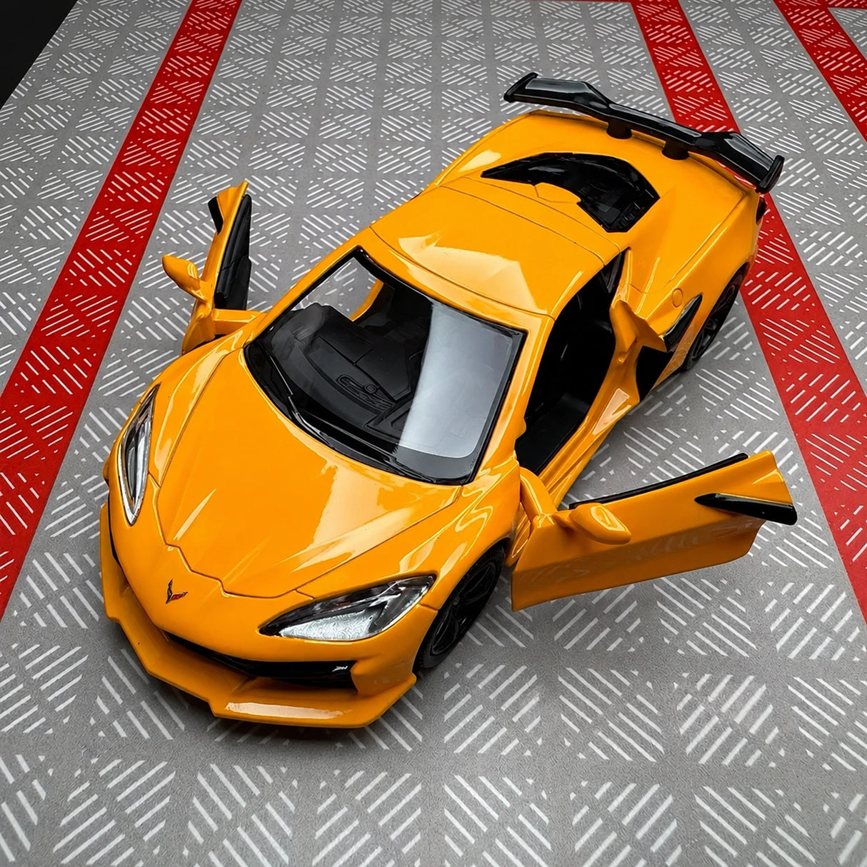 Chevrolet 2023 Corvette Z06 Orange 1:36 – Diecast Display Model Die-Cast