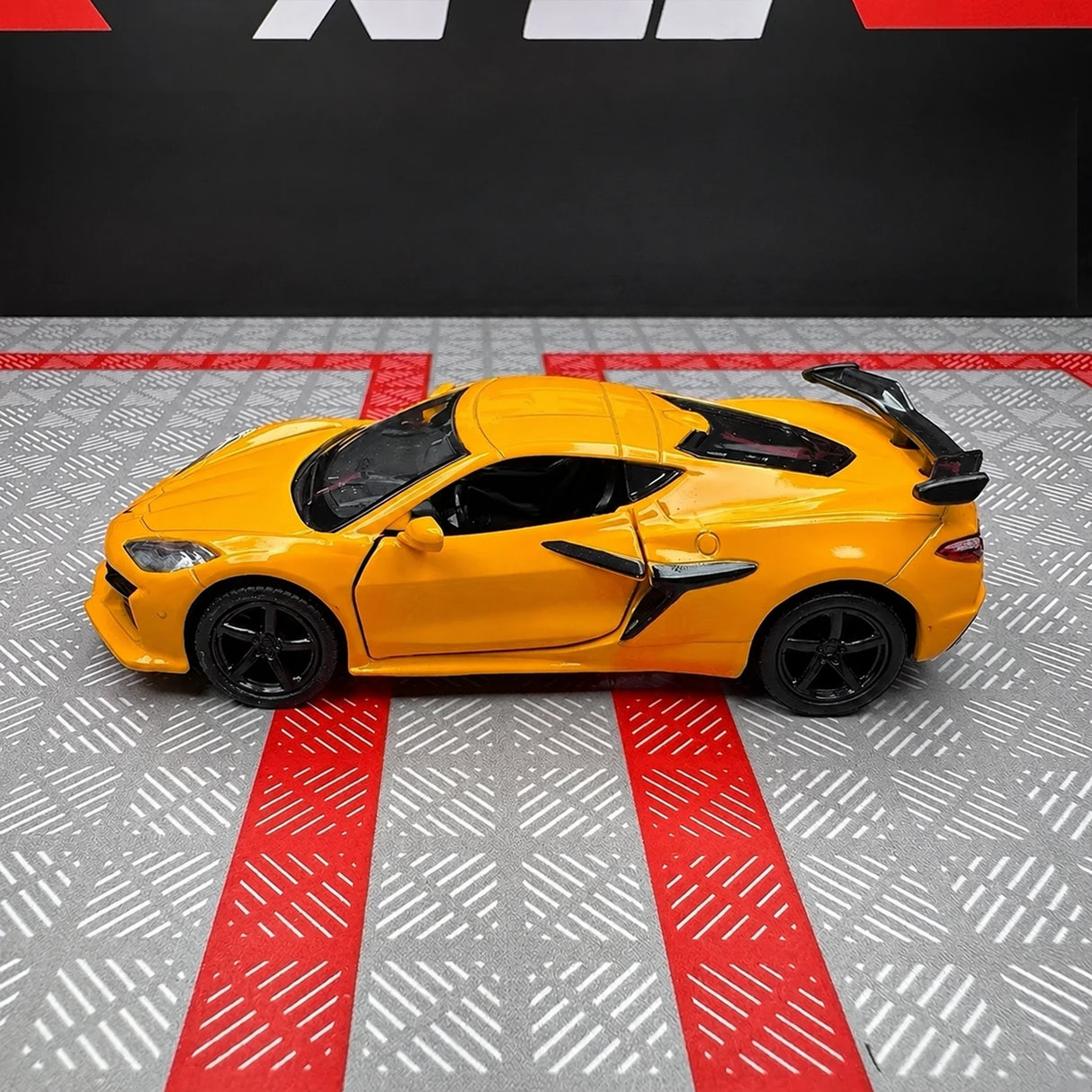 Chevrolet 2023 Corvette Z06 Orange 1:36 – Diecast Display Model Die-Cast