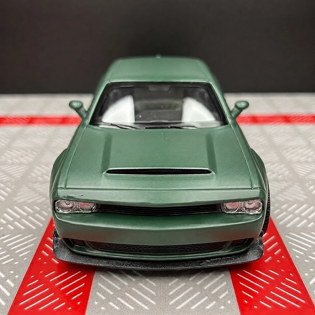 Dodge 2018 Challenger SRT Demon Green 1:36 – Diecast Display Model Die-Cast