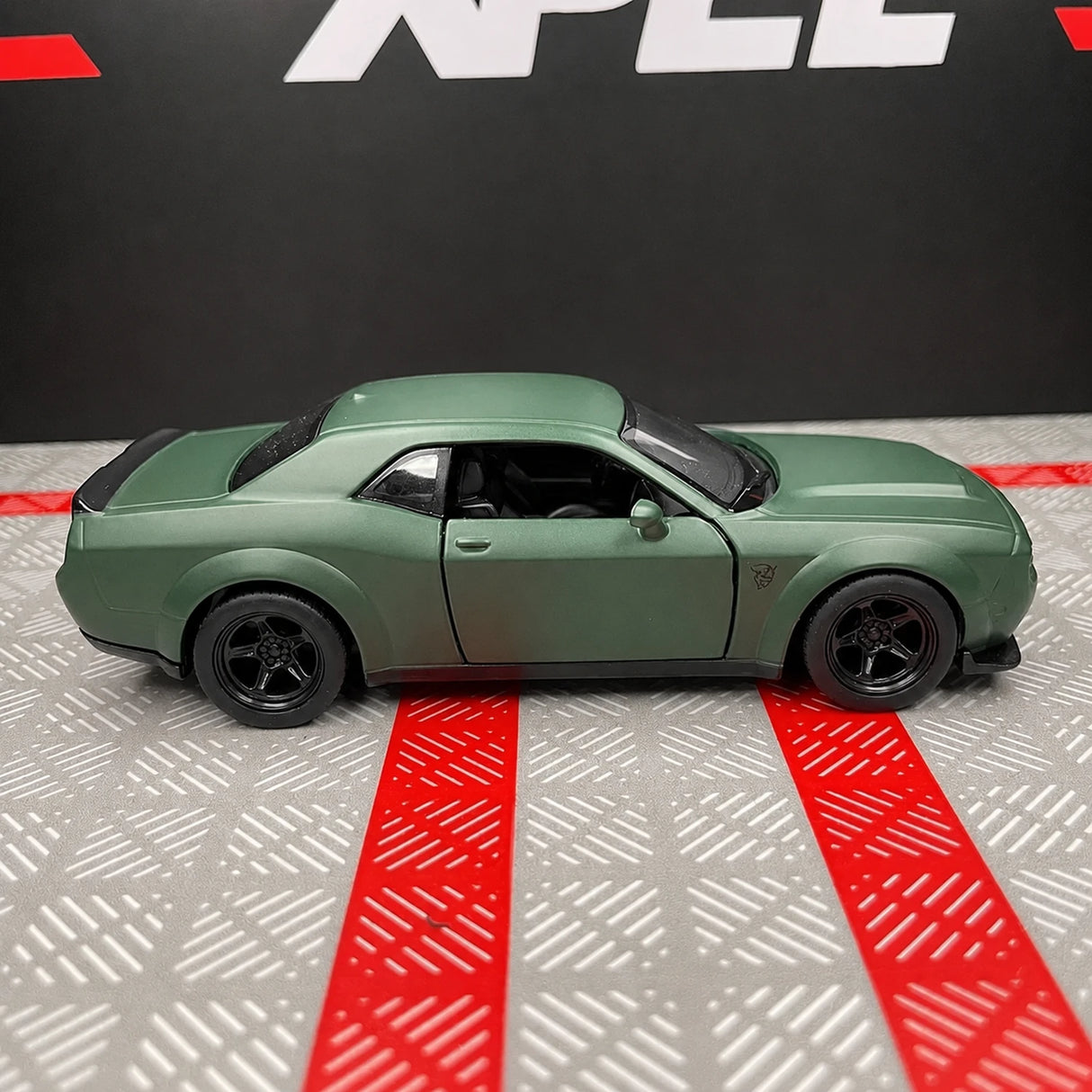 Dodge 2018 Challenger SRT Demon Green 1:36 – Diecast Display Model Die-Cast