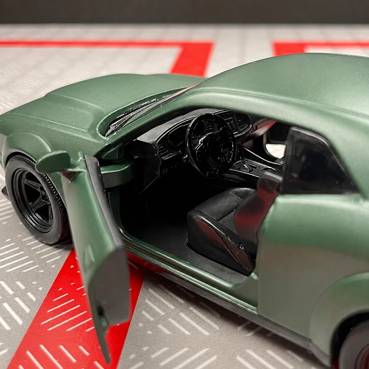 Dodge 2018 Challenger SRT Demon Green 1:36 – Diecast Display Model Die-Cast