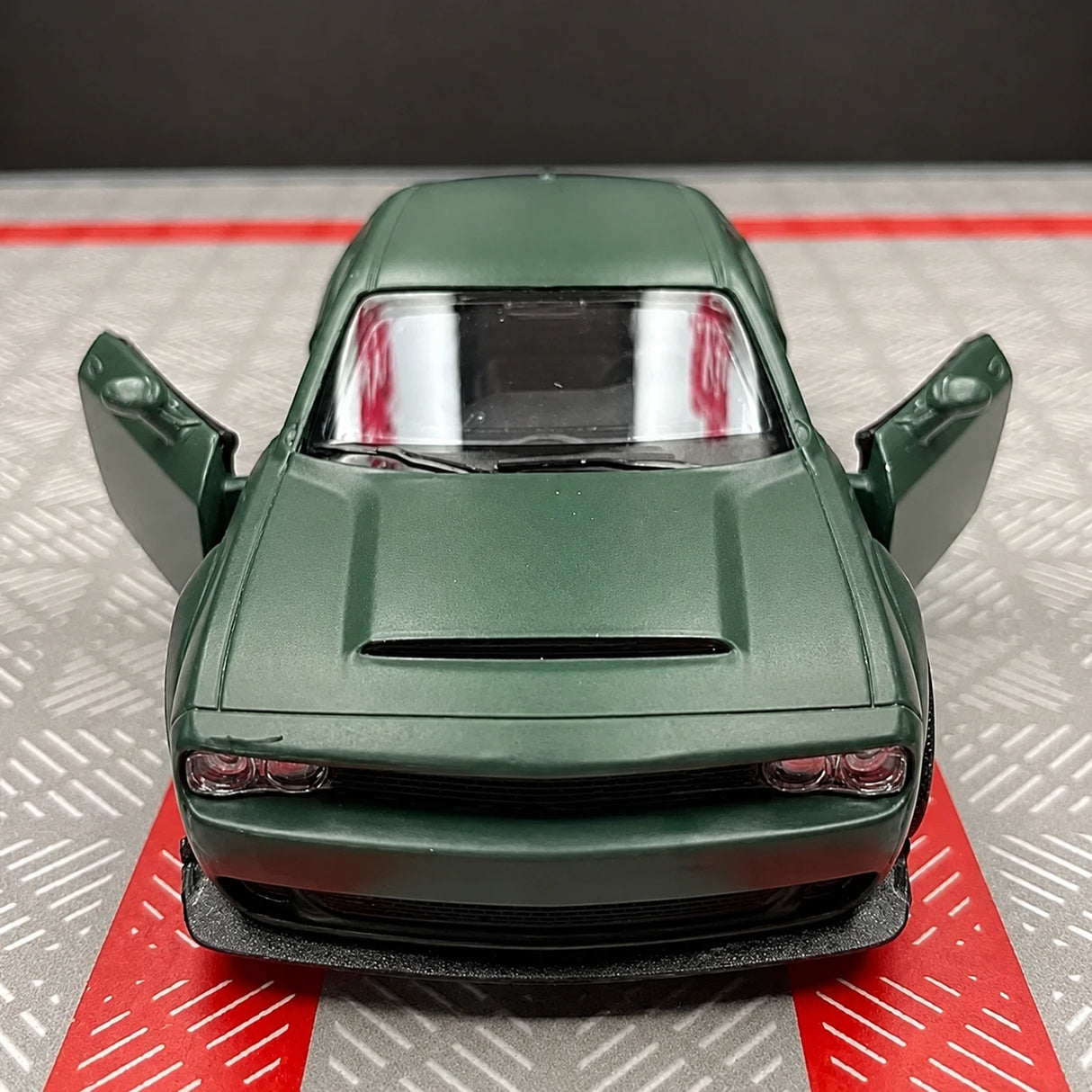 Dodge 2018 Challenger SRT Demon Green 1:36 – Diecast Display Model Die-Cast