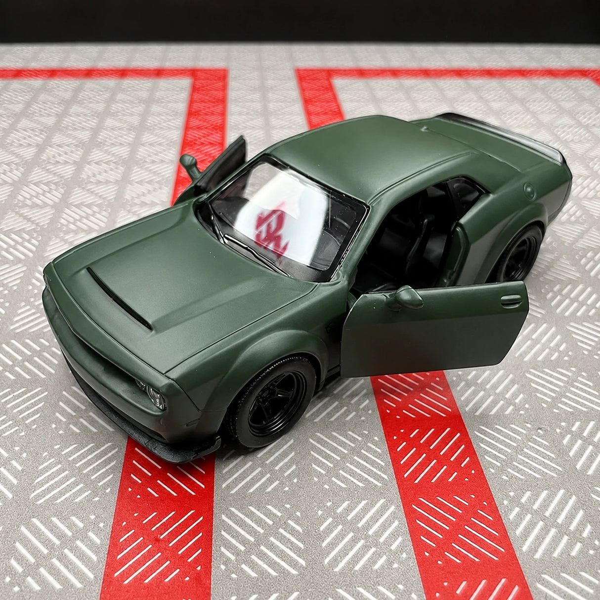 Dodge 2018 Challenger SRT Demon Green 1:36 – Diecast Display Model Die-Cast