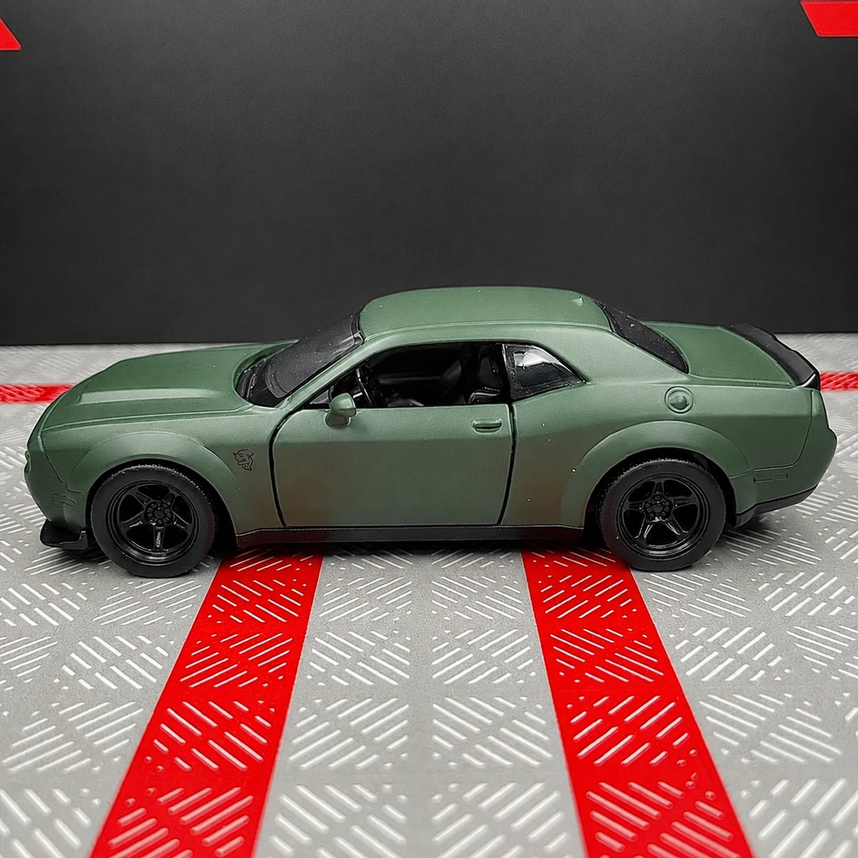 Dodge 2018 Challenger SRT Demon Green 1:36 – Diecast Display Model Die-Cast