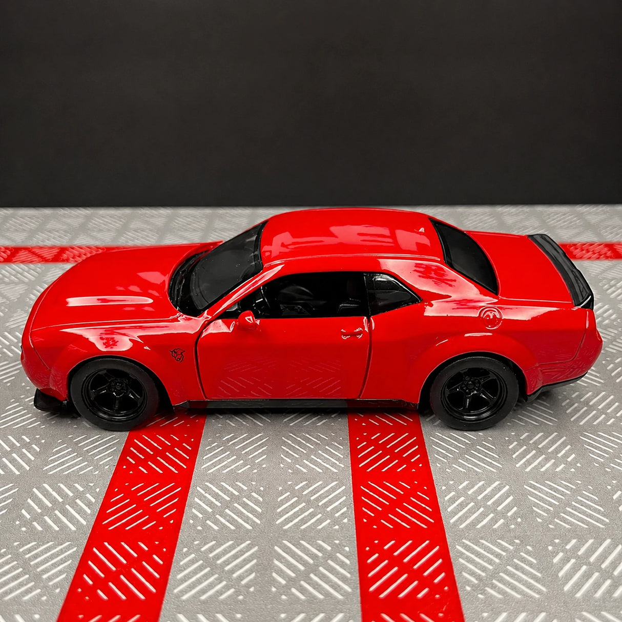 Dodge 2018 Challenger SRT Demon Red 1:36 – Diecast Display Model Die-Cast