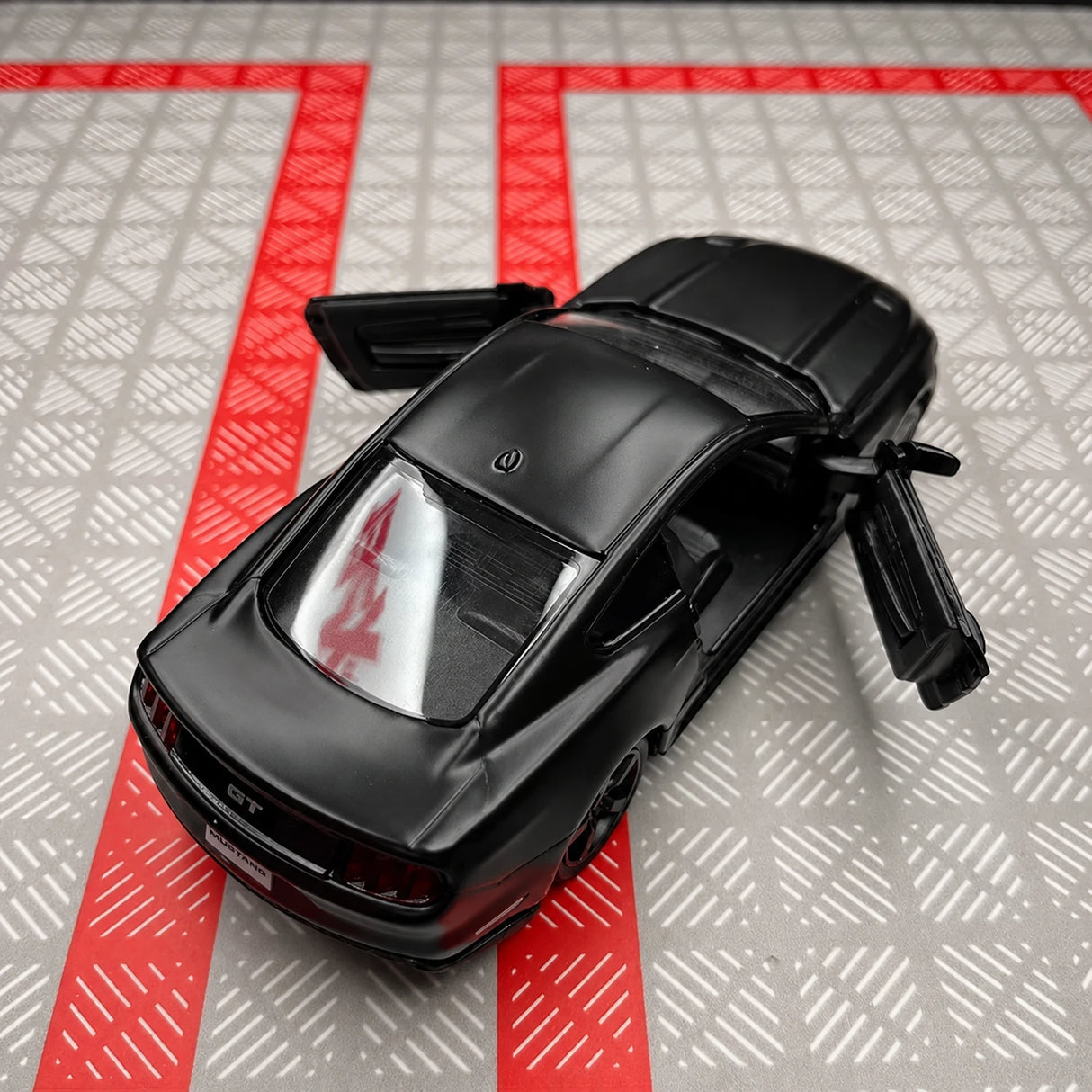 Ford 2015 Mustang أسود 1:36 – نموذج عرض معدني مصبوب