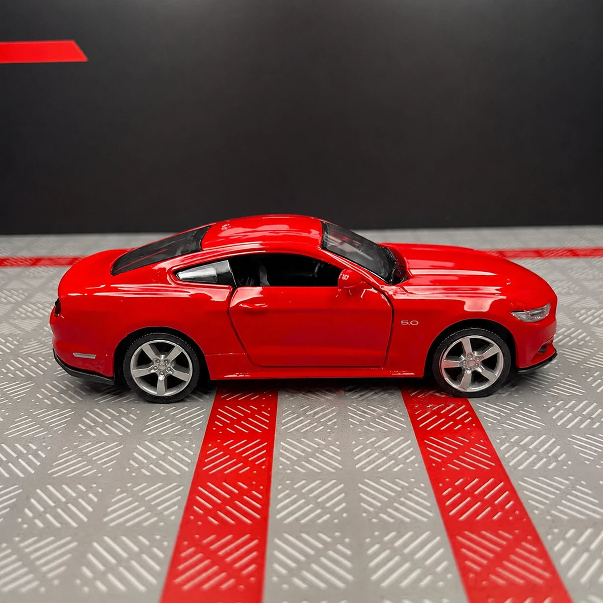 Ford 2015 Mustang أحمر 1:36 – نموذج عرض معدني مصبوب