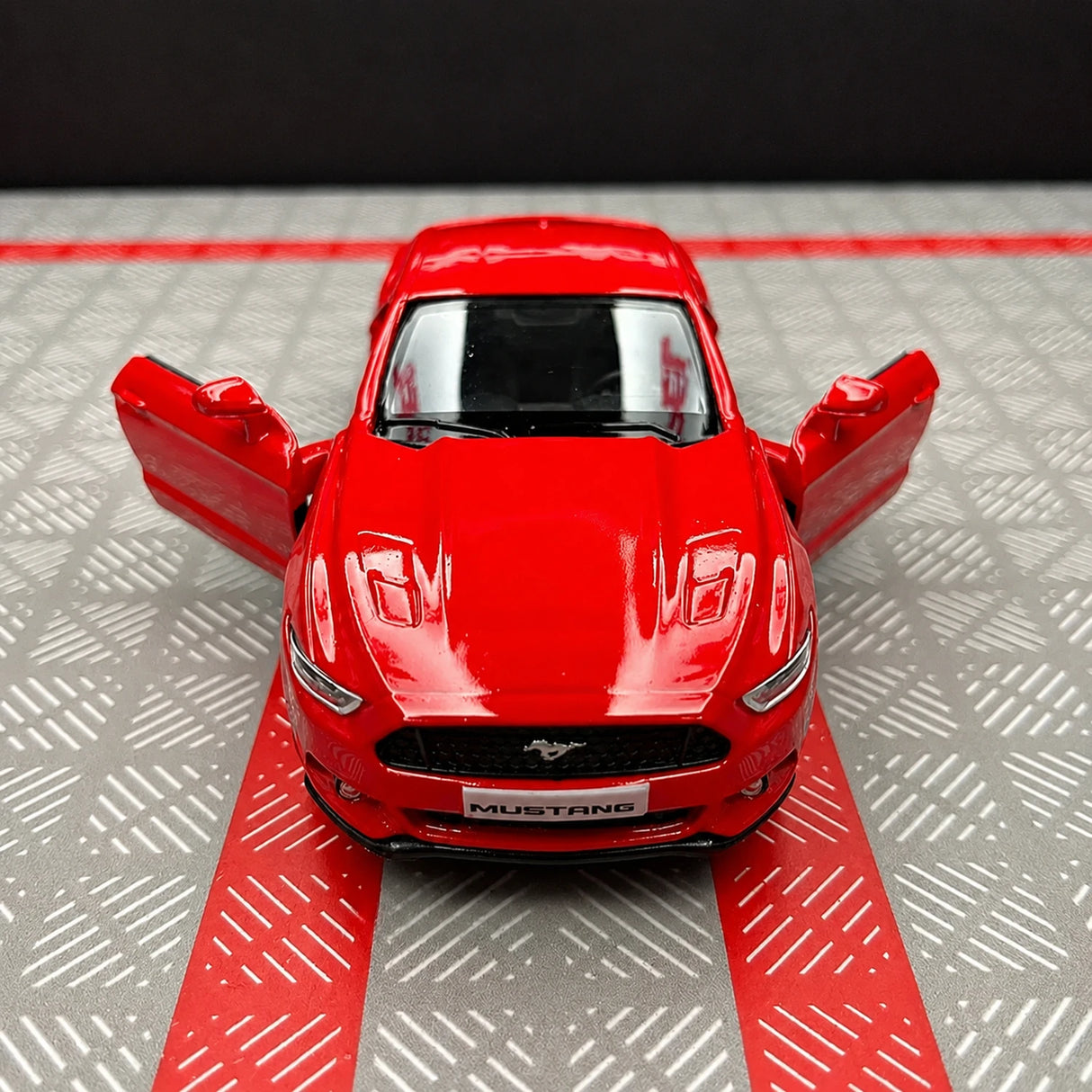 Ford 2015 Mustang أحمر 1:36 – نموذج عرض معدني مصبوب