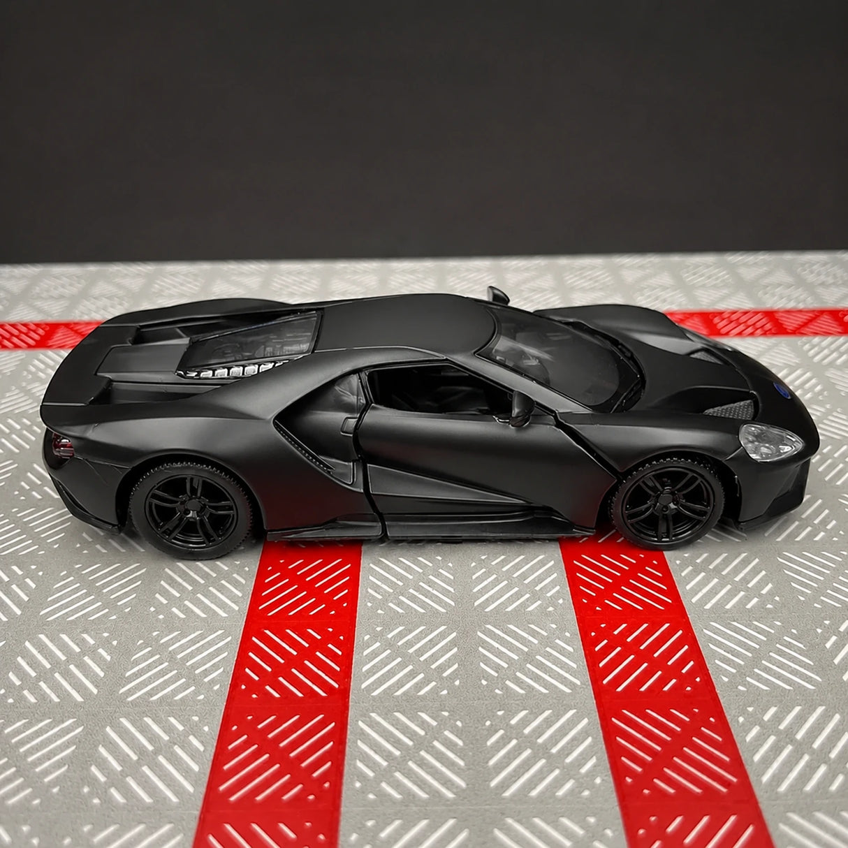 Ford 2017 GT Black 1:36 – Diecast Display Model Die-Cast