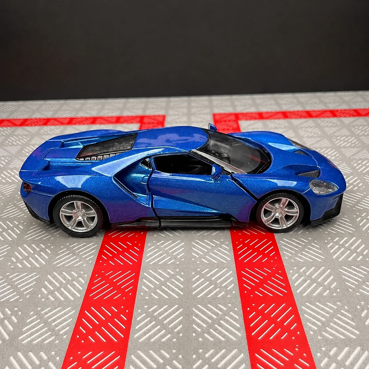 Ford 2017 GT Blue 1:36 – Diecast Display Model Die-Cast