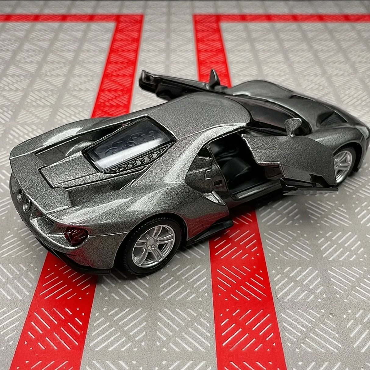 Ford 2017 GT Gray 1:36 – Diecast Display Model Die-Cast