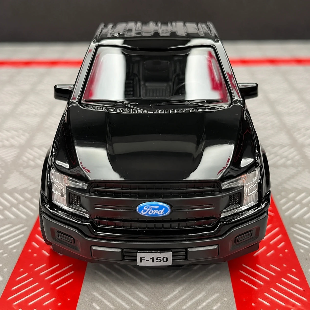Ford 2018 F150 Glossy Black 1:36 – Diecast Display Model Die-Cast