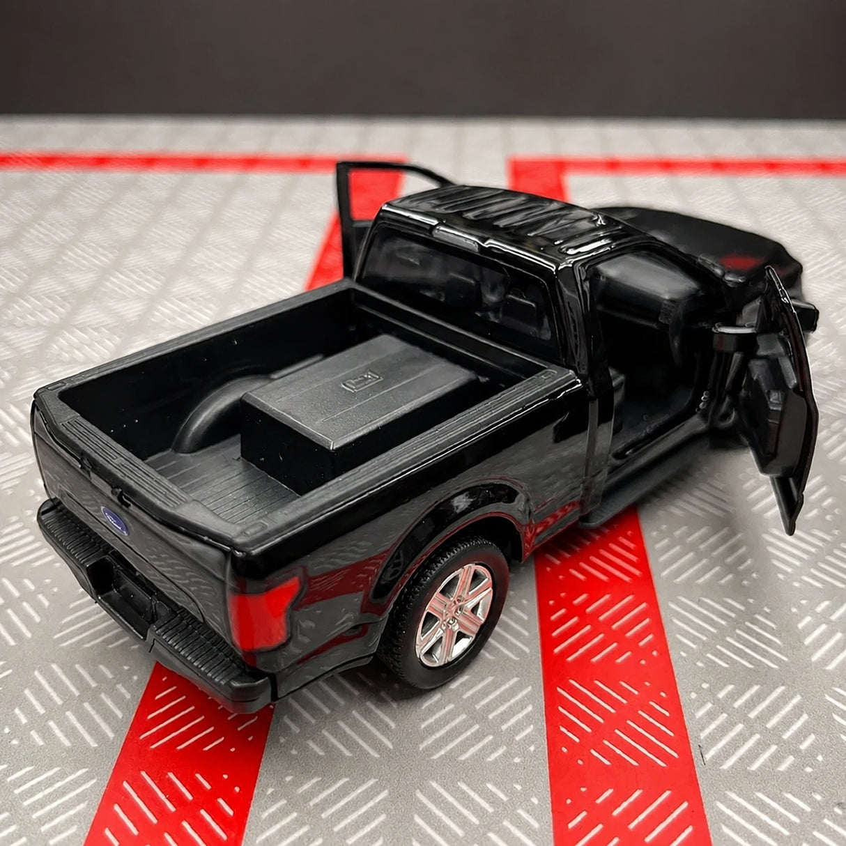 Ford 2018 F150 Glossy Black 1:36 – Diecast Display Model Die-Cast