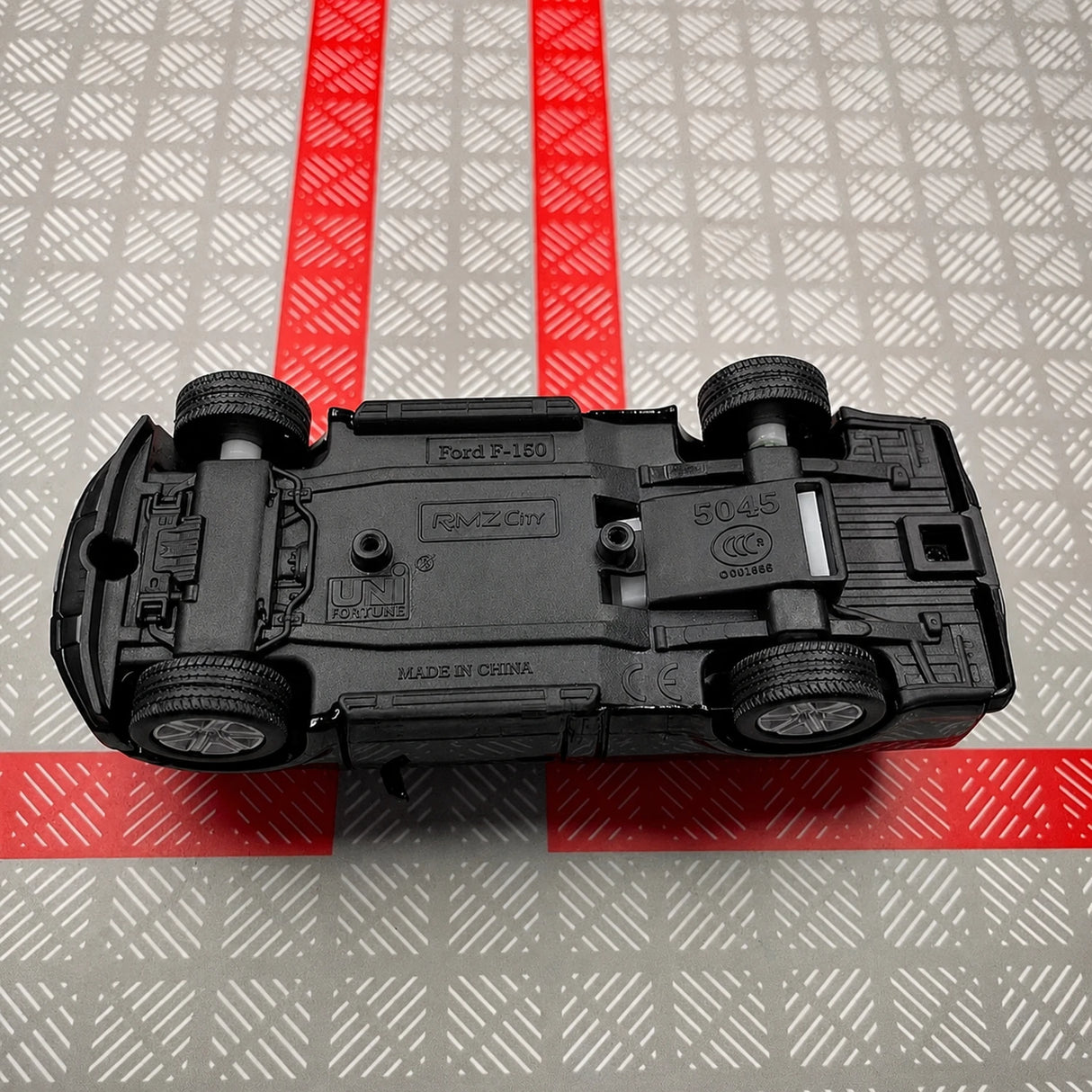 Ford 2018 F150 Glossy Black 1:36 – Diecast Display Model Die-Cast