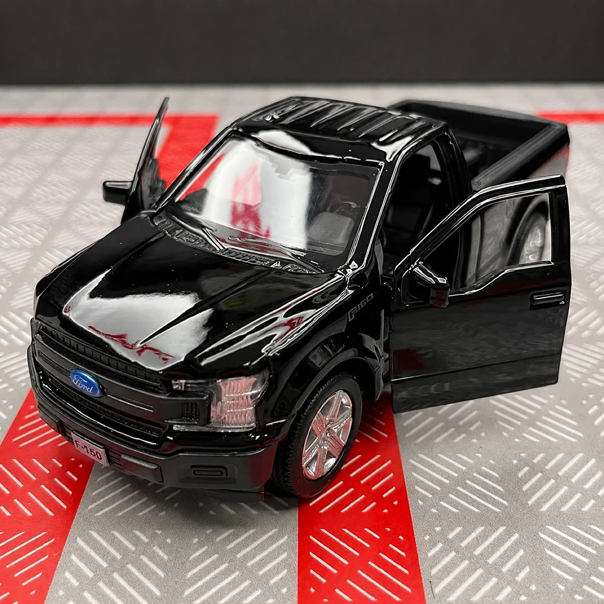 Ford 2018 F150 Glossy Black 1:36 – Diecast Display Model Die-Cast