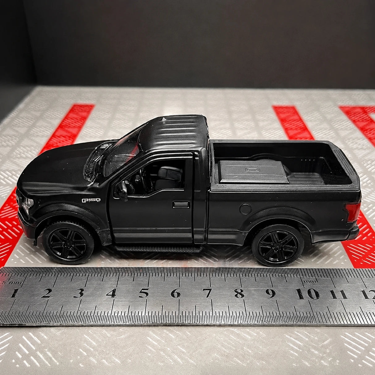 Ford 2018 F150 Matte Black 1:36 – Diecast Display Model Die-Cast