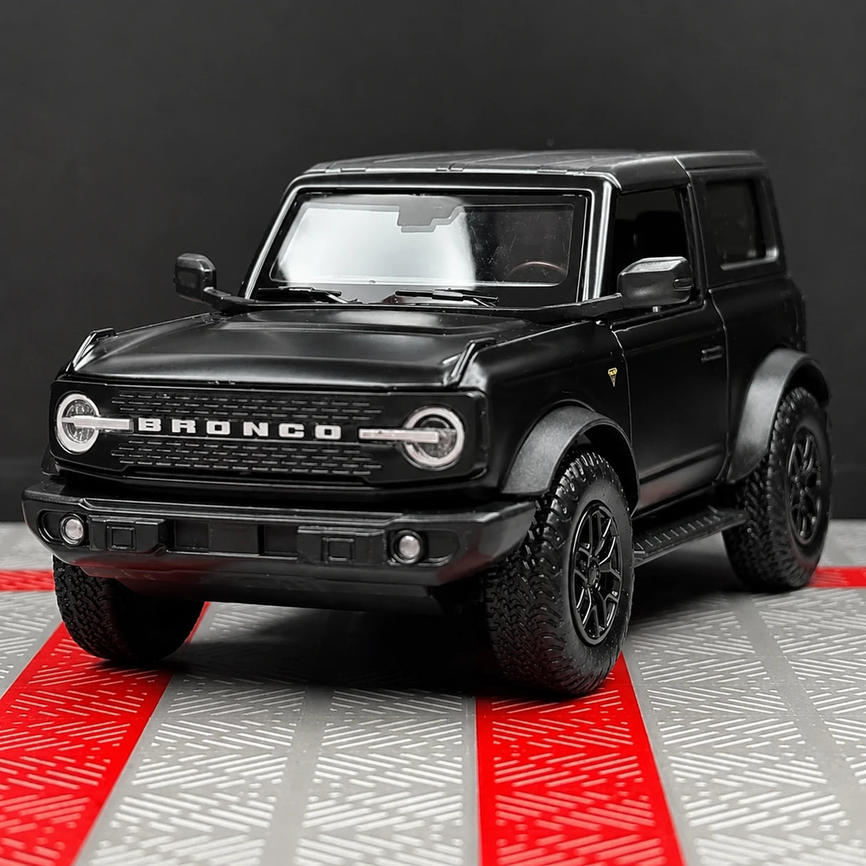 Ford 2021 Bronco Black 1:36 – Diecast Display Model Die-Cast