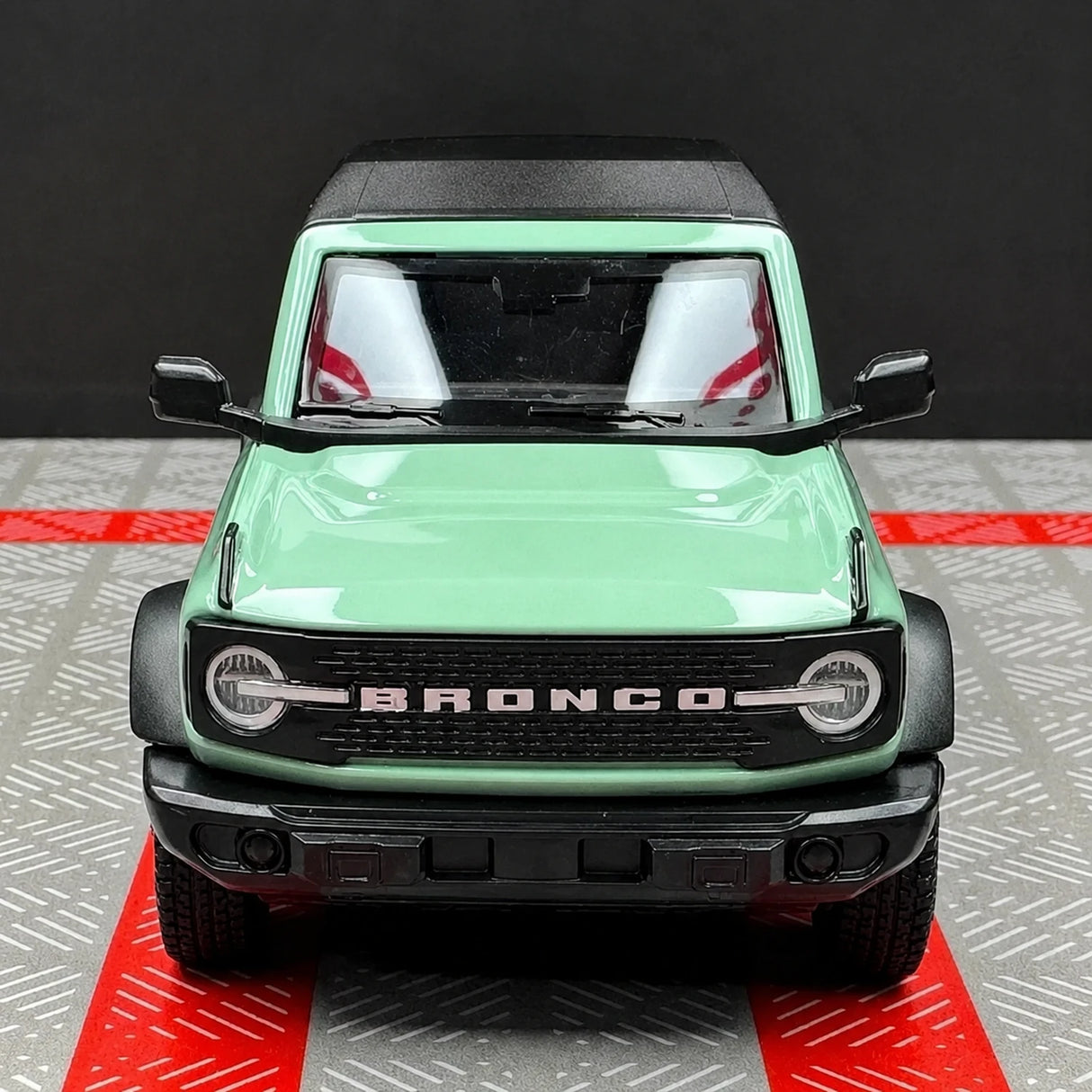 Ford 2021 Bronco أخضر 1:36 – نموذج عرض معدني مصبوب