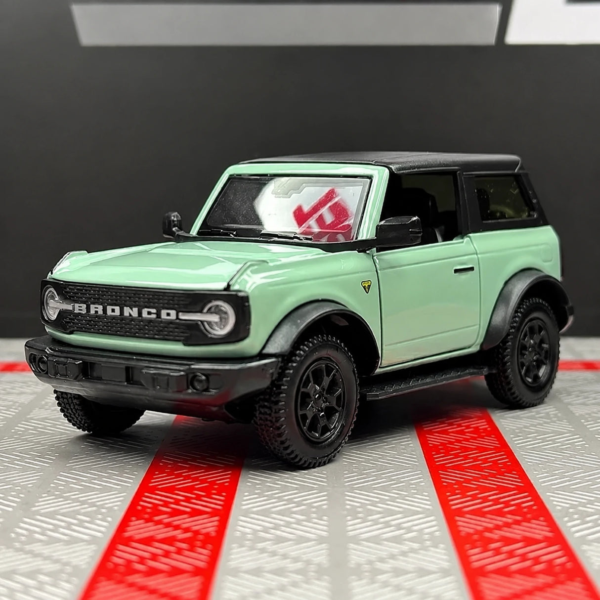 Ford 2021 Bronco أخضر 1:36 – نموذج عرض معدني مصبوب