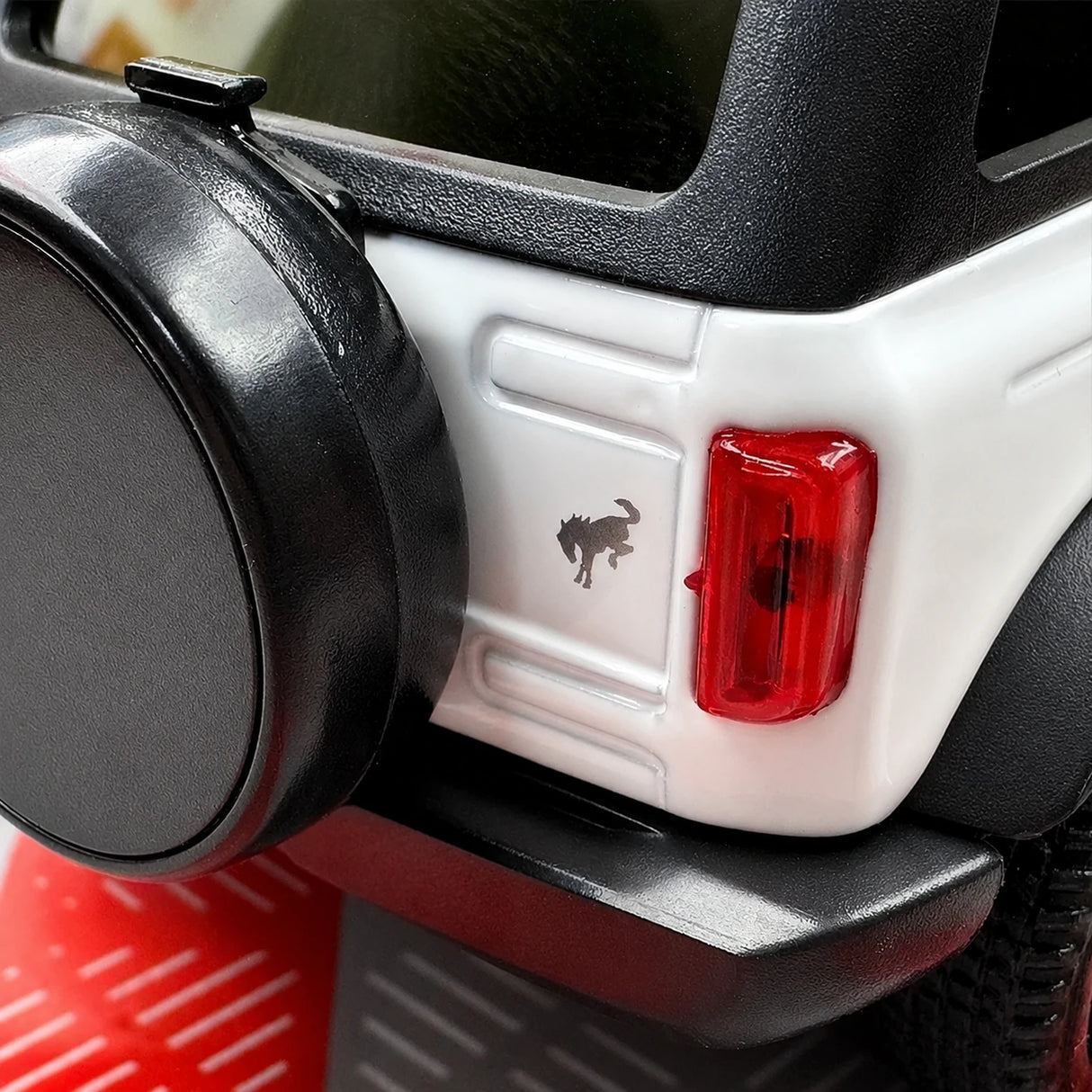 Ford 2021 Bronco أبيض 1:36 – نموذج عرض معدني مصبوب