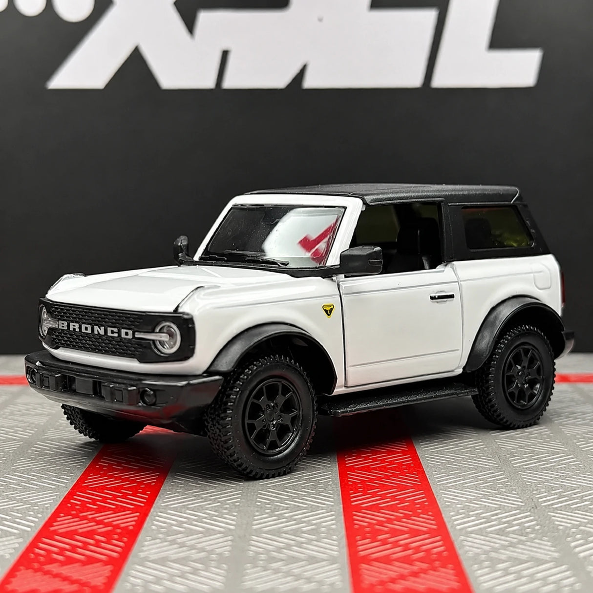 Ford 2021 Bronco أبيض 1:36 – نموذج عرض معدني مصبوب