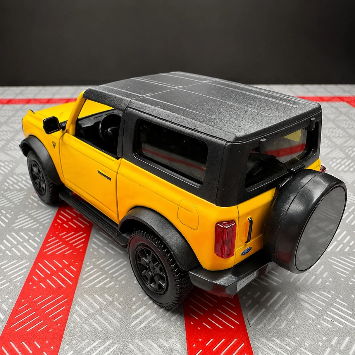 Ford 2021 Bronco أصفر 1:36 – نموذج عرض معدني مصبوب