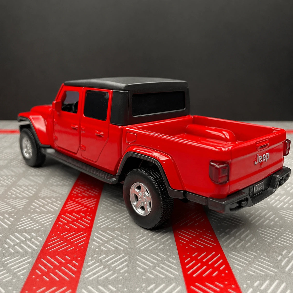 Jeep 2020 Gladiator أحمر 1:36 – نموذج عرض معدني مصبوب