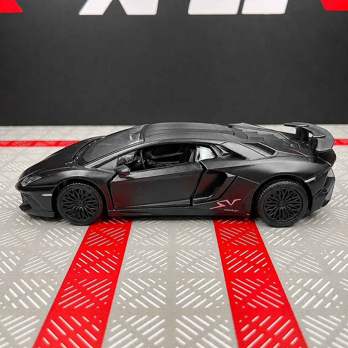Lamborghini 2016 Aventador LP750-4 SV Black 1:36 – Diecast Display Model Die-Cast