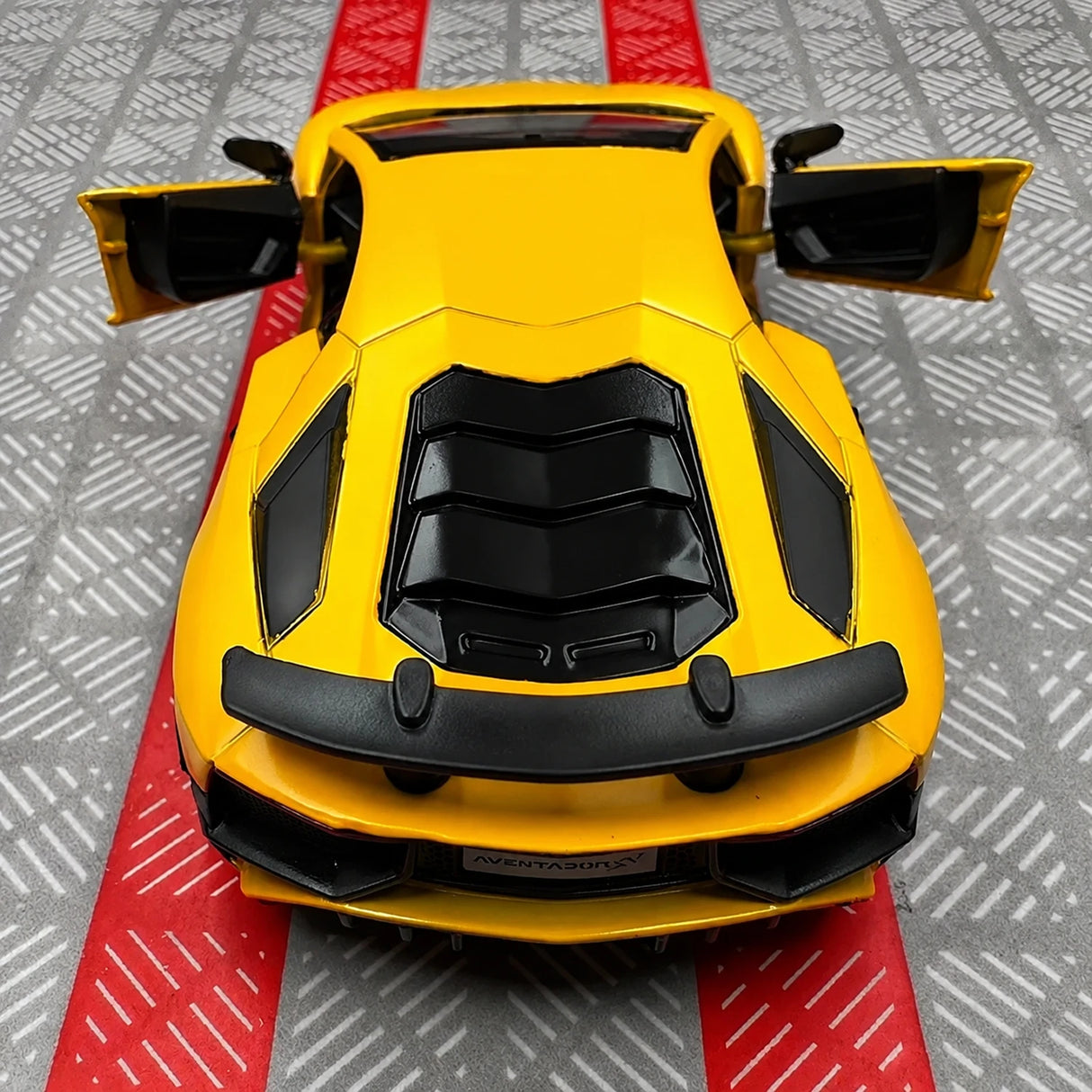 Lamborghini 2016 Aventador LP750-4 SV Yellow 1:36 – model wyświetlacza odlewany z odlewu