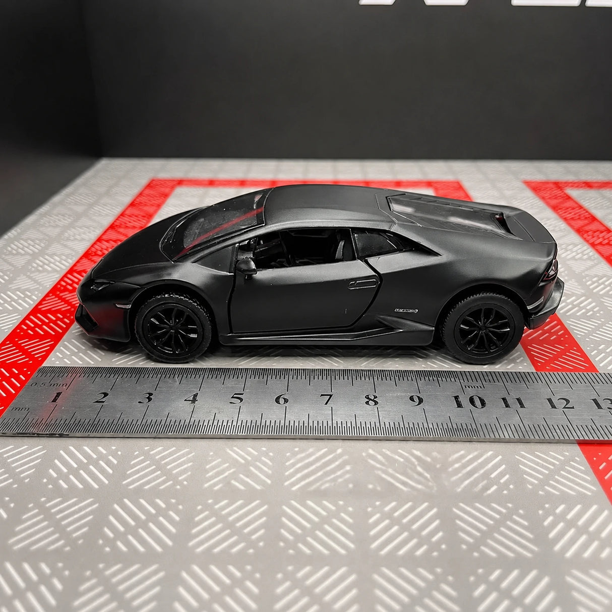 Lamborghini 2016 Huracan LP610-4 Black 1:36 – Diecast Display Model Die-Cast