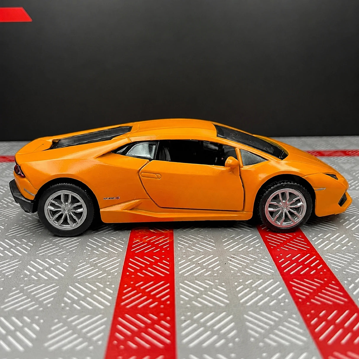 Lamborghini 2016 Huracan LP610-4 Orange 1:36 – Diecast Display Model Die-Cast