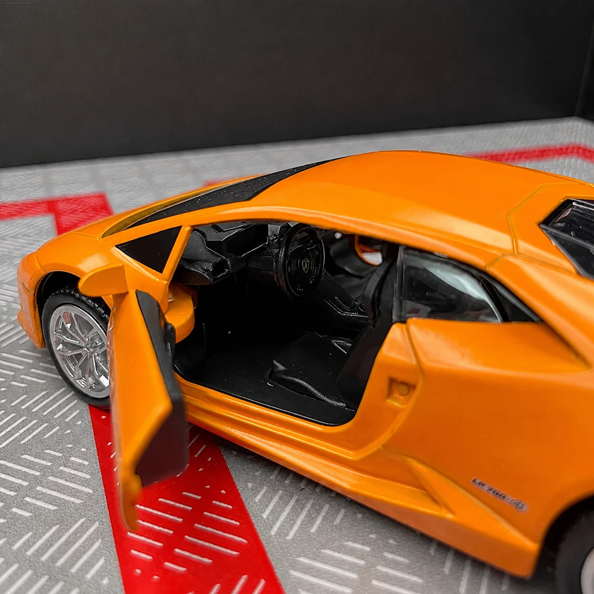 Lamborghini 2016 Huracan LP610-4 Orange 1:36 – Diecast Display Model Die-Cast