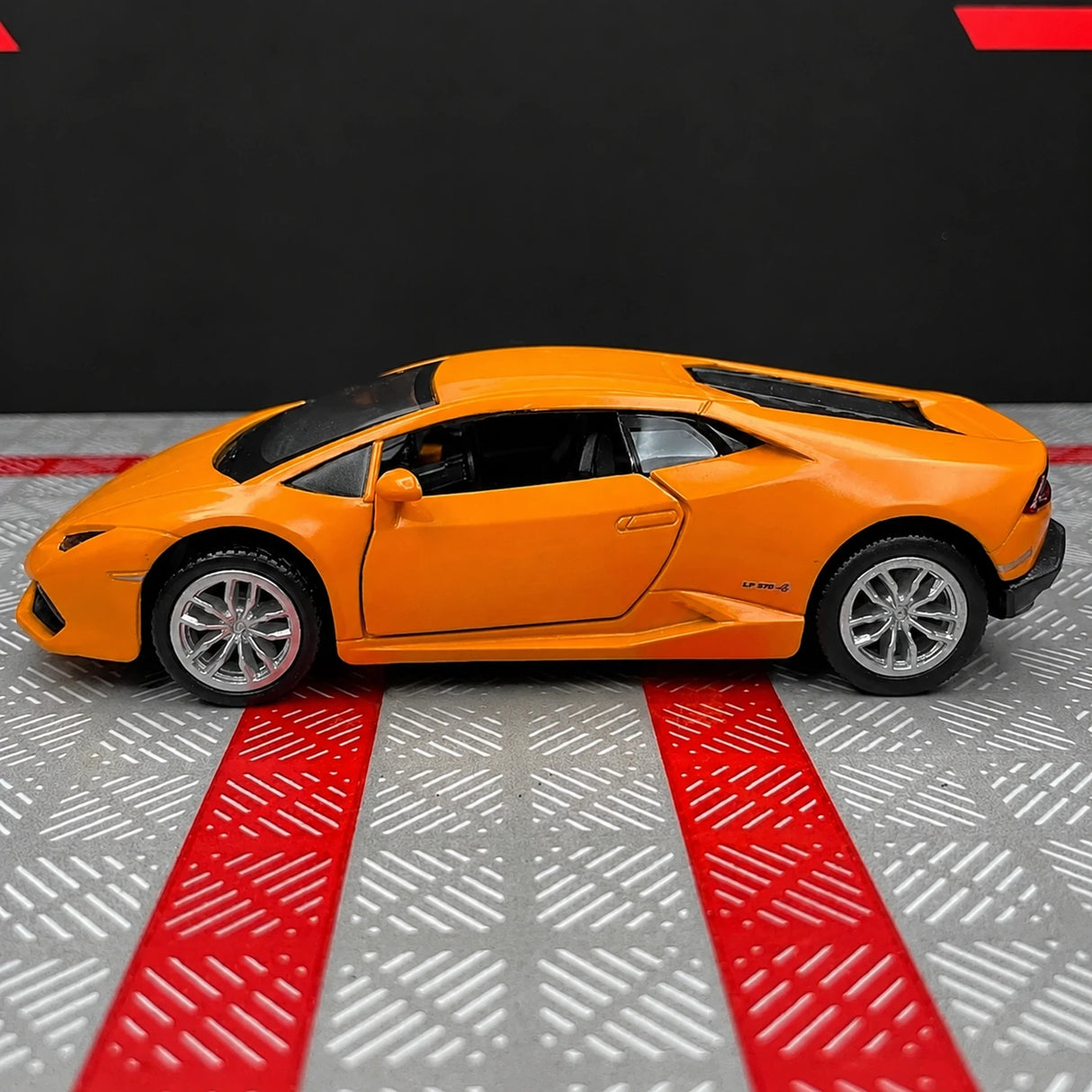 Lamborghini 2016 Huracan LP610-4 Orange 1:36 – Diecast Display Model Die-Cast