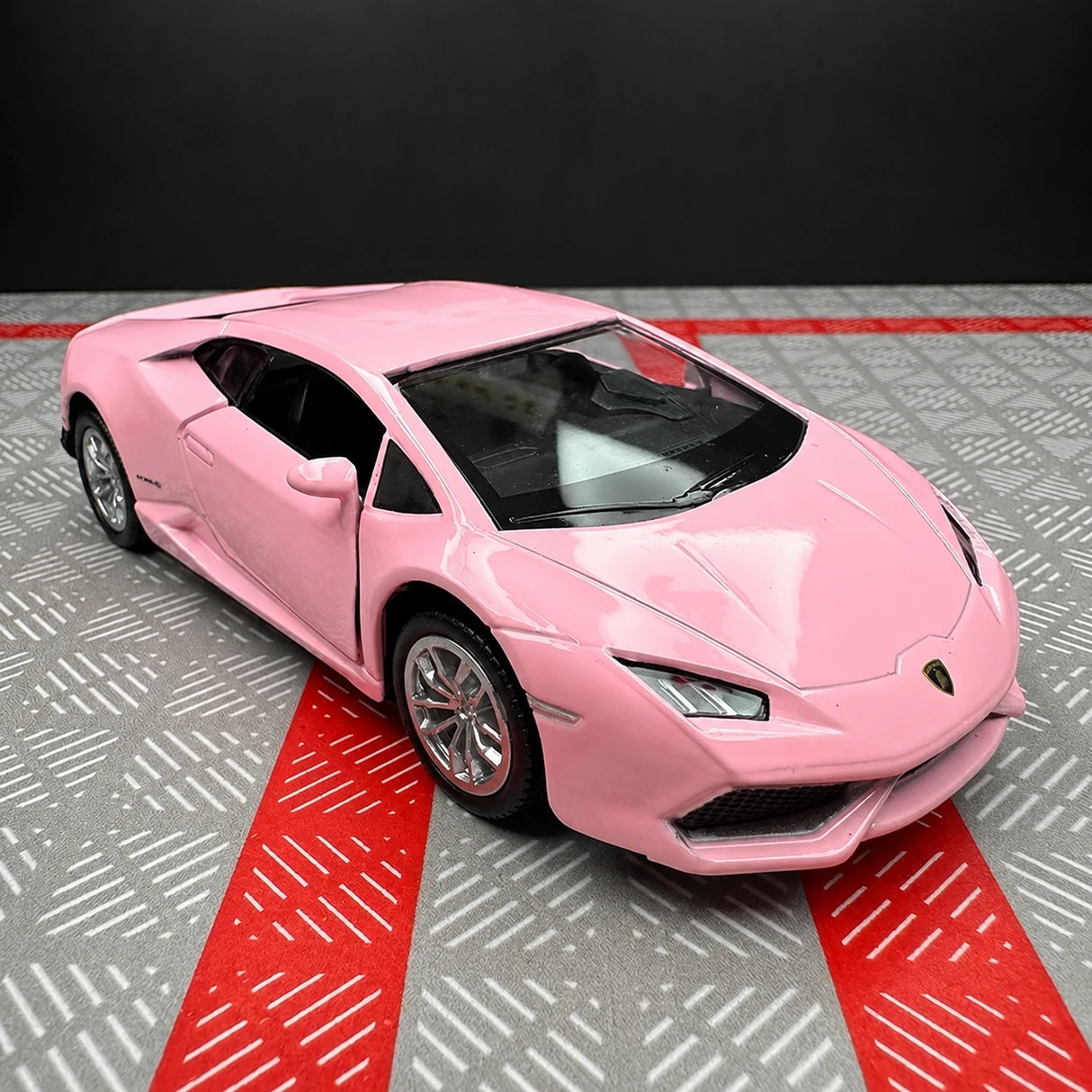 Lamborghini 2016 Huracan LP610-4 Pink 1:36 – model wyświetlacza odlewanego