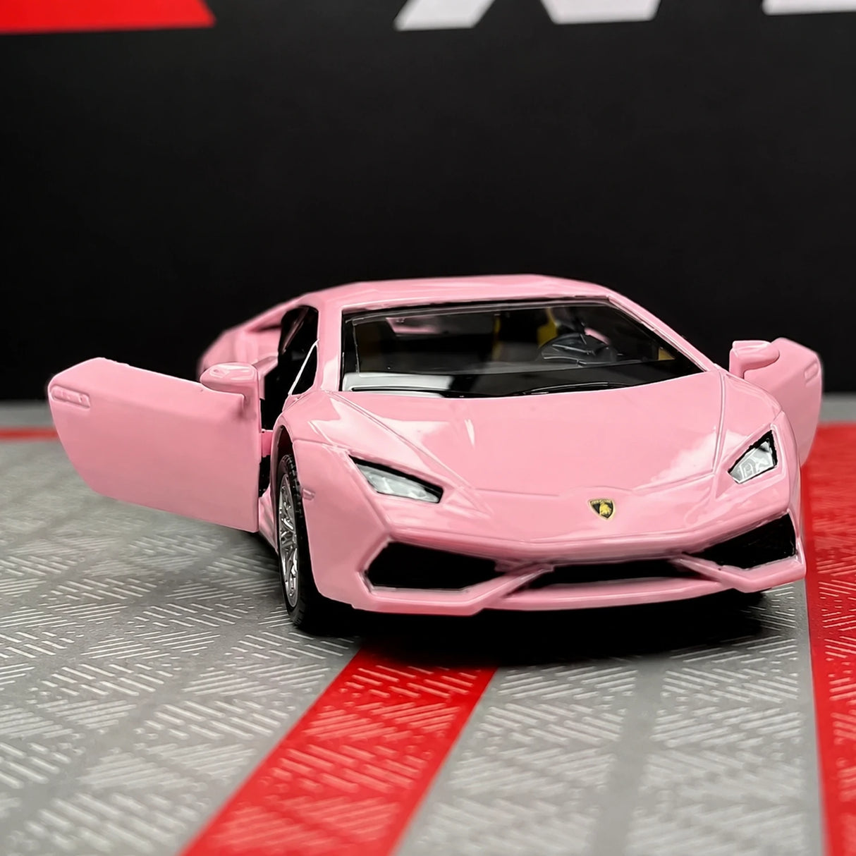 Lamborghini 2016 Huracan LP610-4 Pink 1:36 – model wyświetlacza odlewanego