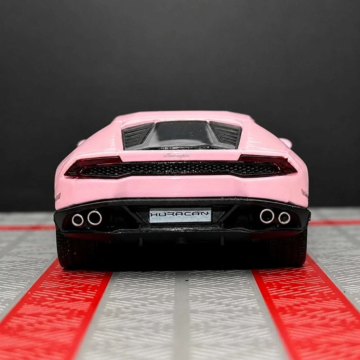 Lamborghini 2016 Huracan LP610-4 Pink 1:36 – model wyświetlacza odlewanego