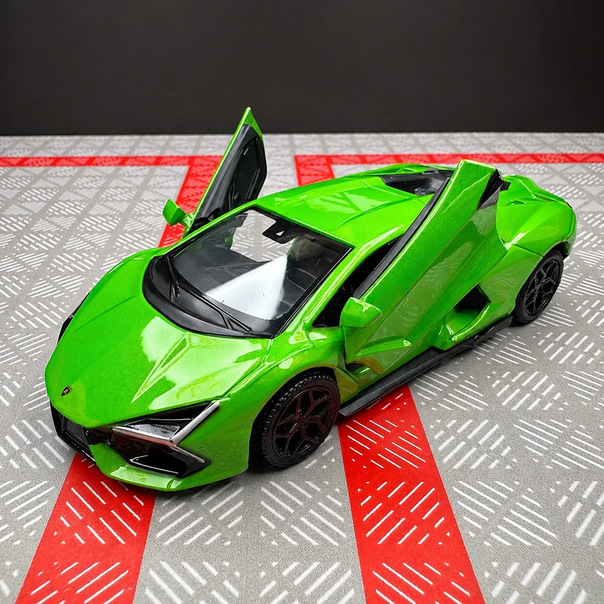 Lamborghini 2023 Revuelto أخضر 1:36 – نموذج عرض معدني مصبوب