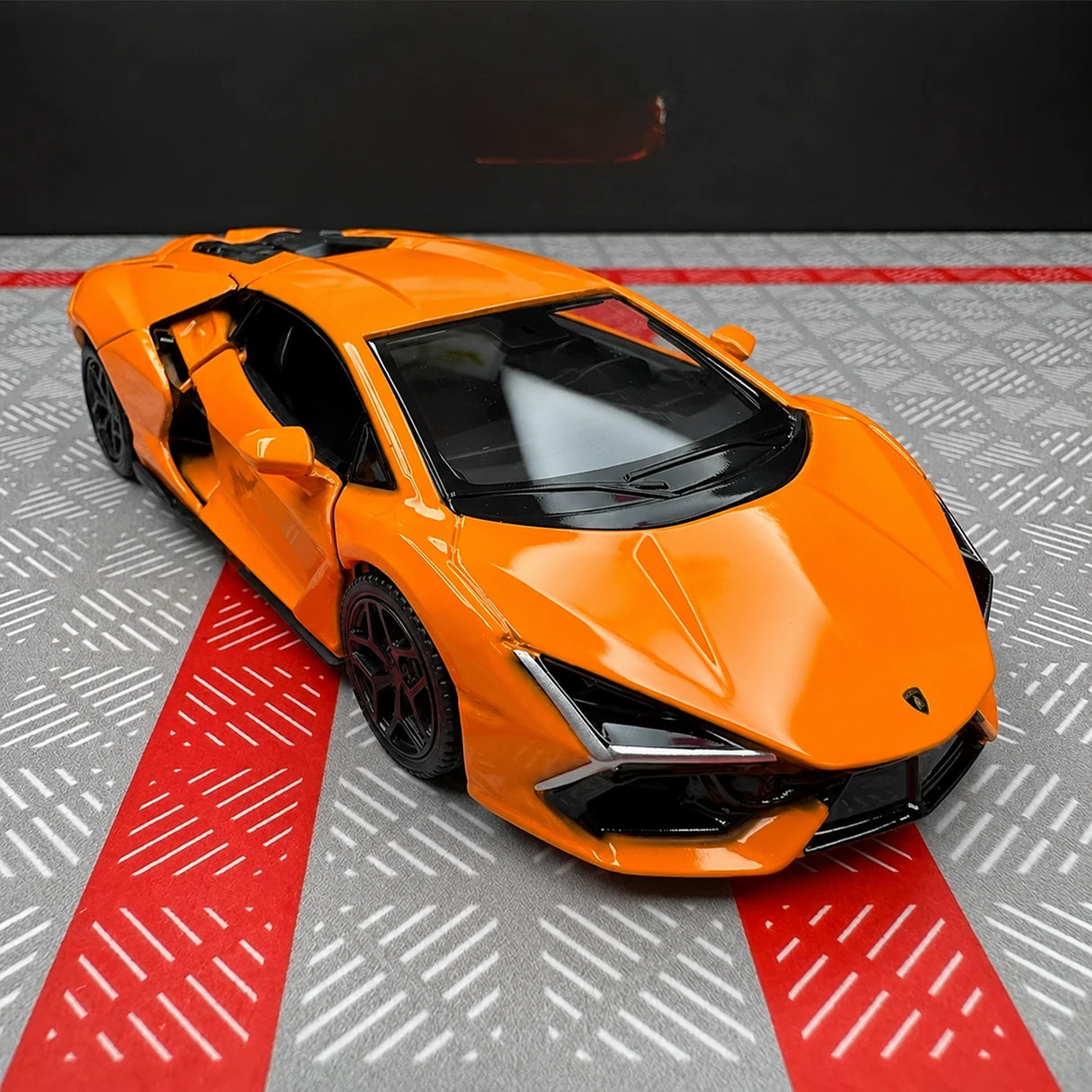 Lamborghini 2023 Revuelto Orange 1:36 – Modelo de Exhibición de Fundición a Presión