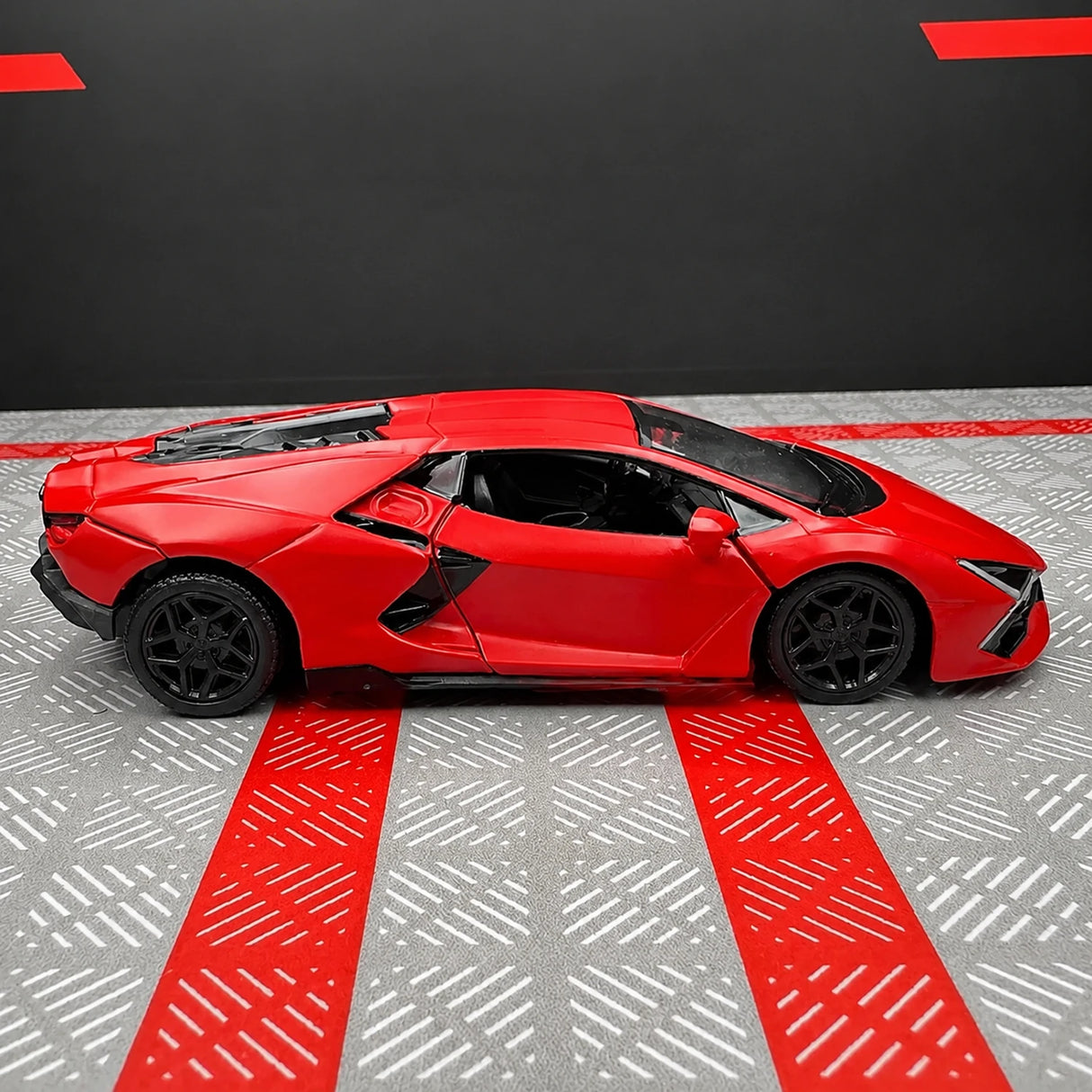 Lamborghini 2023 Revuelto Red 1:36 – Diecast Display Model Die-Cast