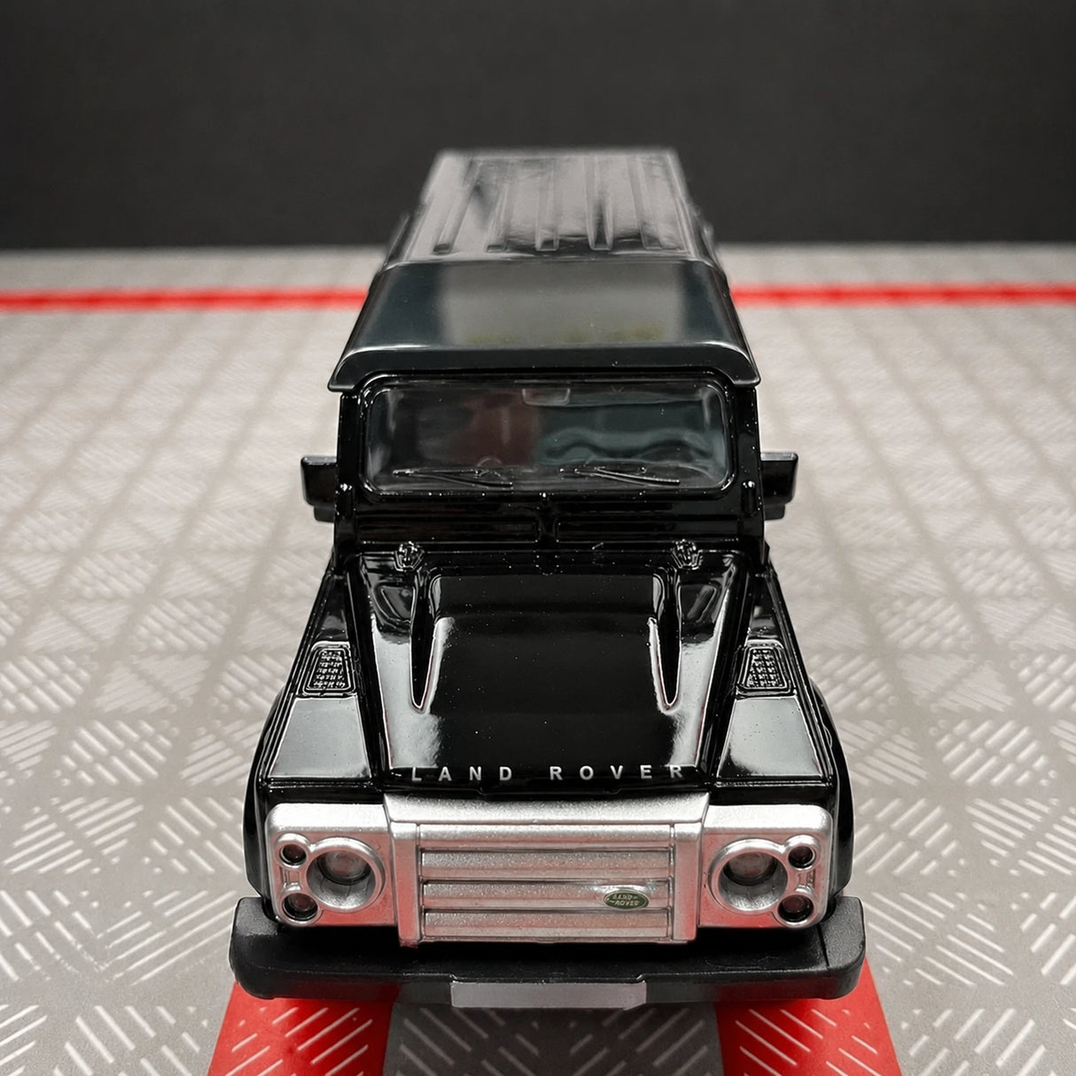 Land Rover 1990 Defender 110 Black 1:36 – Diecast Display Model Die-Cast