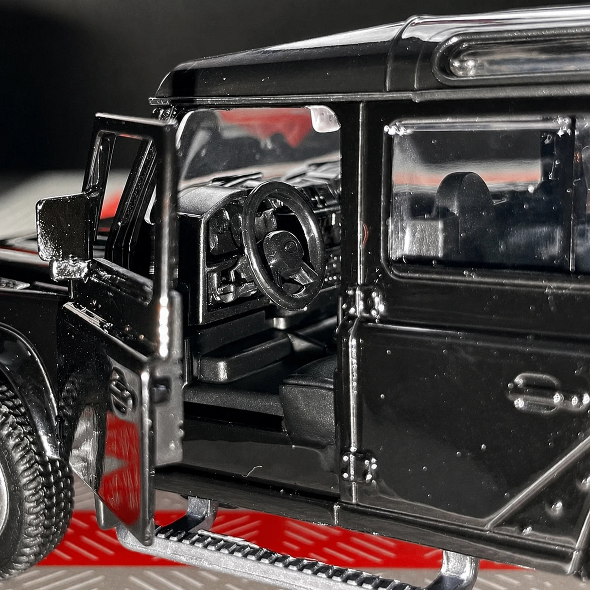 Land Rover 1990 Defender 110 Black 1:36 – Diecast Display Model Die-Cast