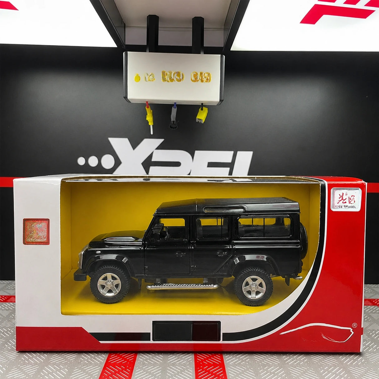 Land Rover 1990 Defender 110 Black 1:36 – Diecast Display Model Die-Cast