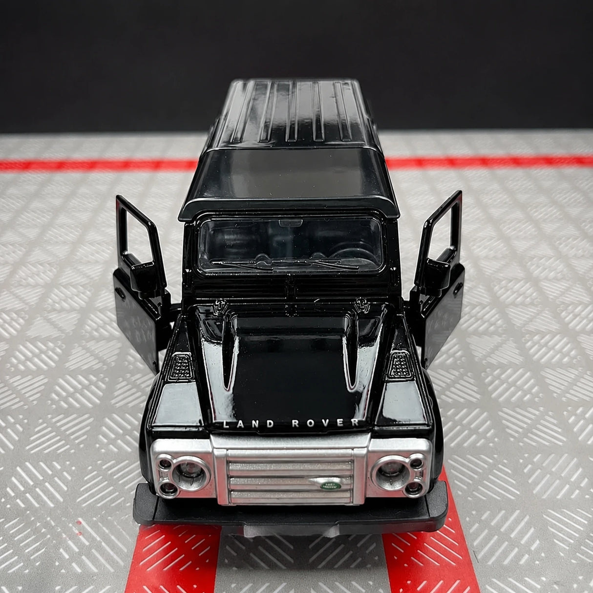 Land Rover 1990 Defender 110 Black 1:36 – Diecast Display Model Die-Cast