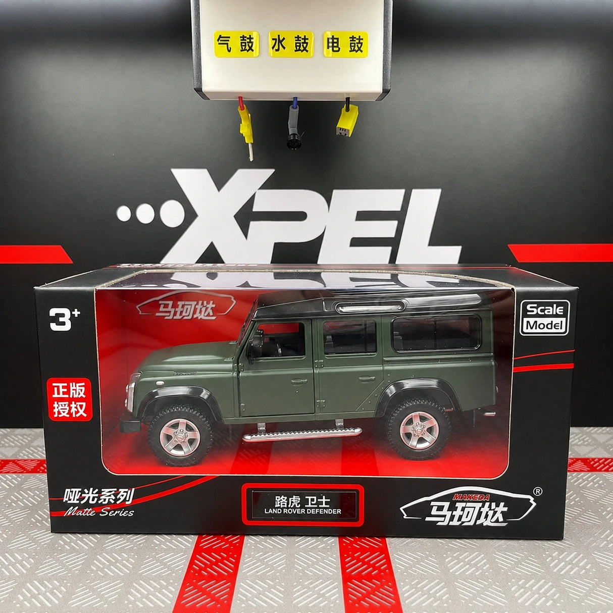 Land Rover 1990 Defender 110 Matte Green 1:36 – Diecast Display Model Die-Cast