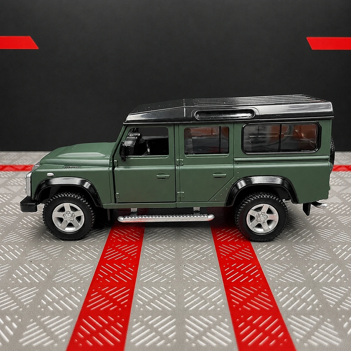 Land Rover 1990 Defender 110 Matte Green 1:36 – Diecast Display Model Die-Cast